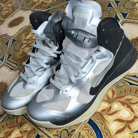 Nike Hyperfuse Sneaker - Picture 1 of 4